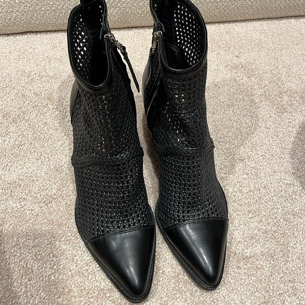 Sam Edelman faux leather western Style bootie 10
